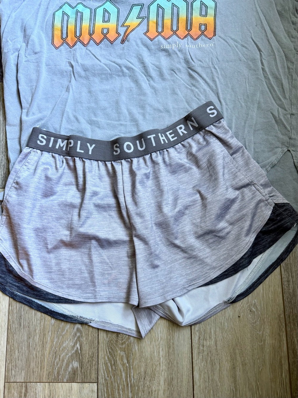 |25011| Simply Southern Clothing Lot - Picture 5 of 10